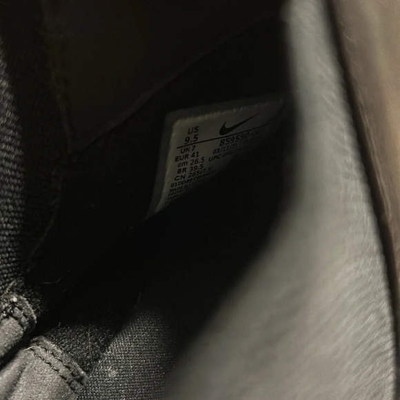 Women’s Air Maxx Thea. Black simple high top pull on sneakers - Picture 5 of 5